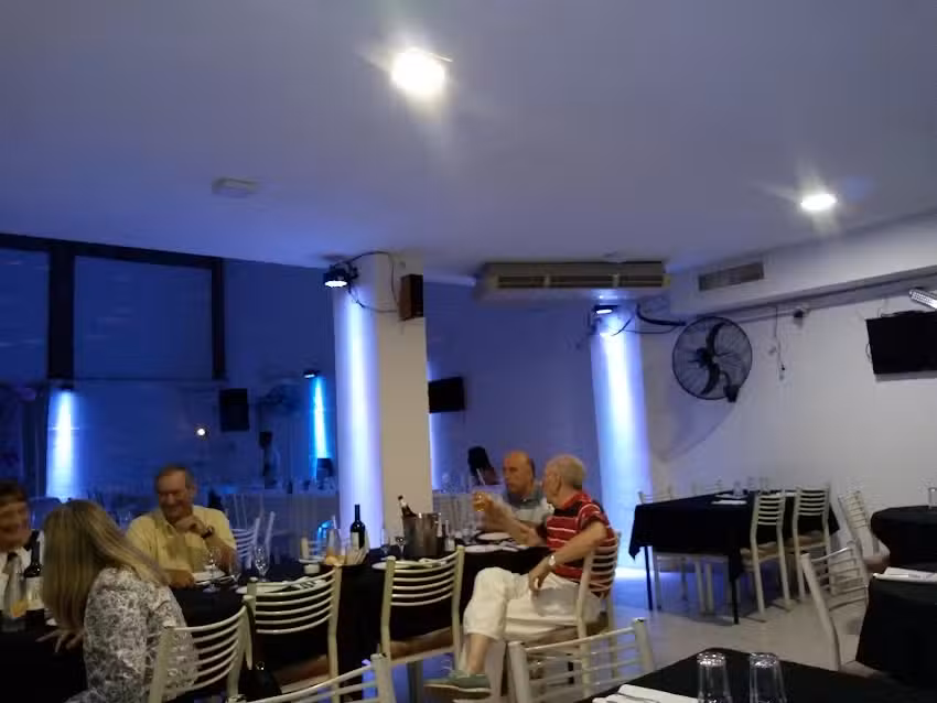 11-61 RESTAURANTE &ndash; SALON PARA FIESTAS