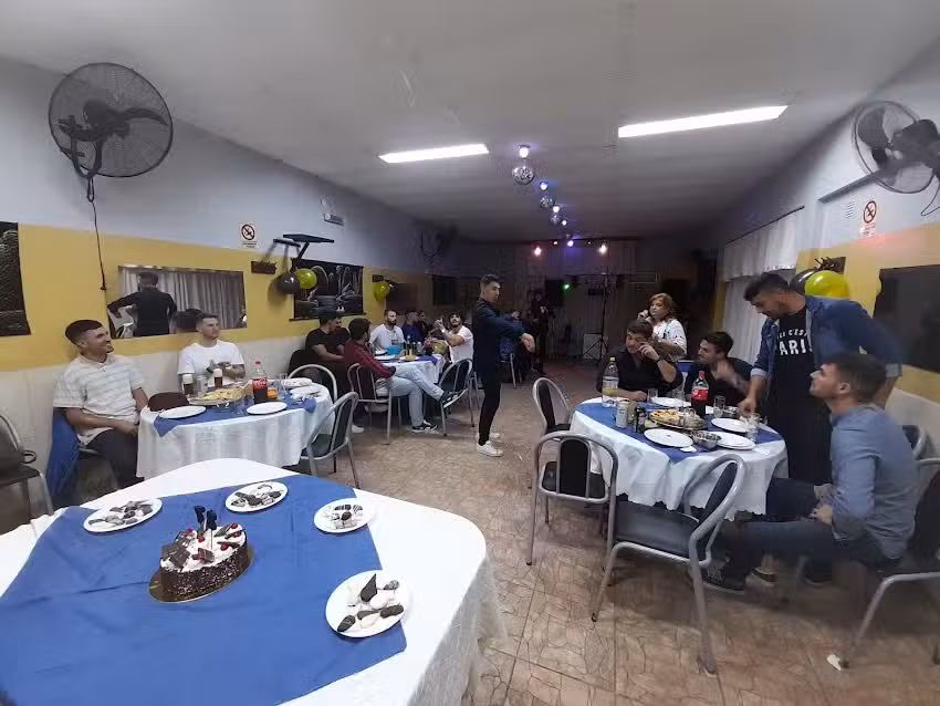 Amarelo Salon de Fiestas