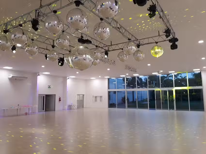 Brisas, Sal&oacute;n de Fiestas