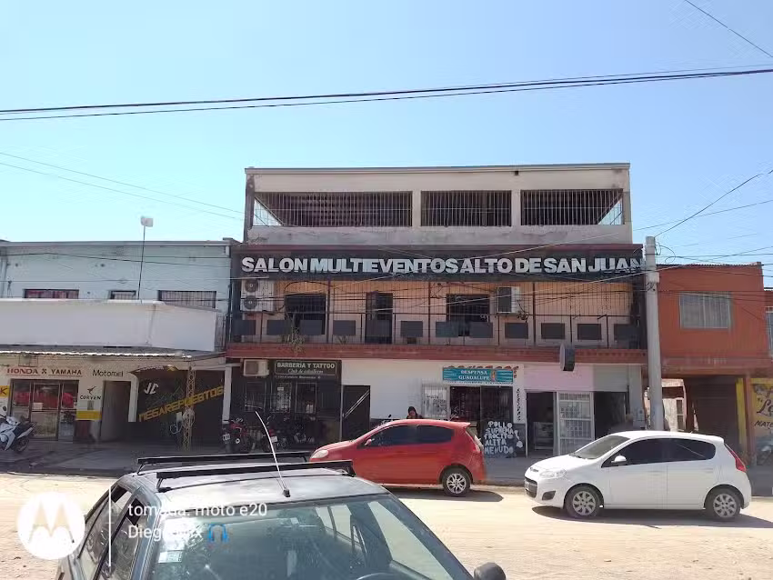Cancha De Futbol 5 Y Salon De Eventos