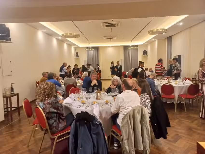 Cantares Caf&eacute; Bistro