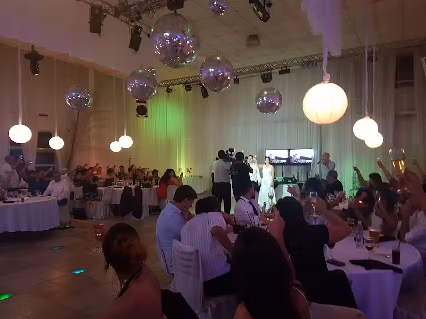 Cardiff Salon de Fiestas