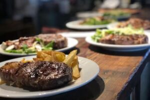 CATERING Y EVENTOS LUIS MARTINEZ PARRILLERO