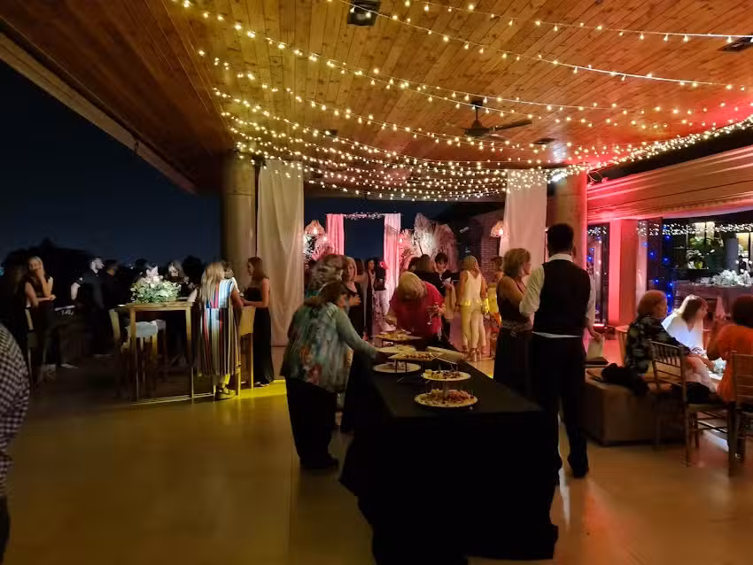 Club House Restobar & Sal&oacute;n de Fiestas