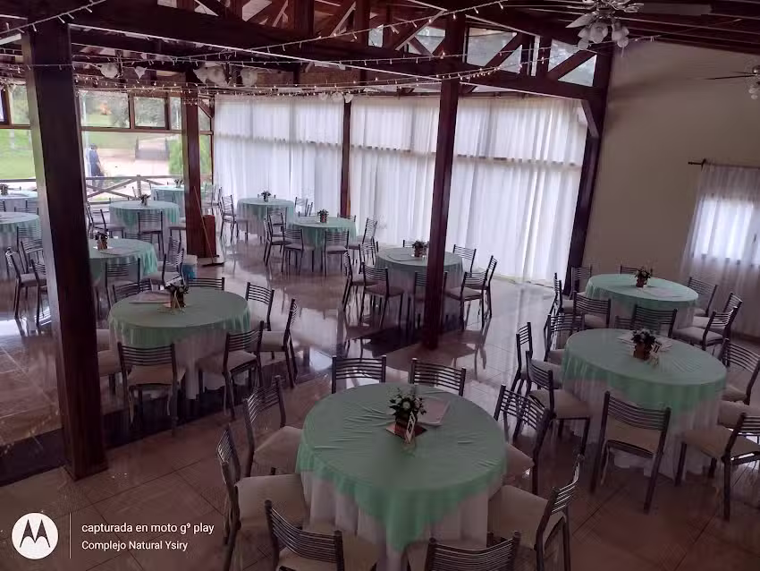 Complejo Natural Ysiry, Sal&oacute;n de eventos y Camping