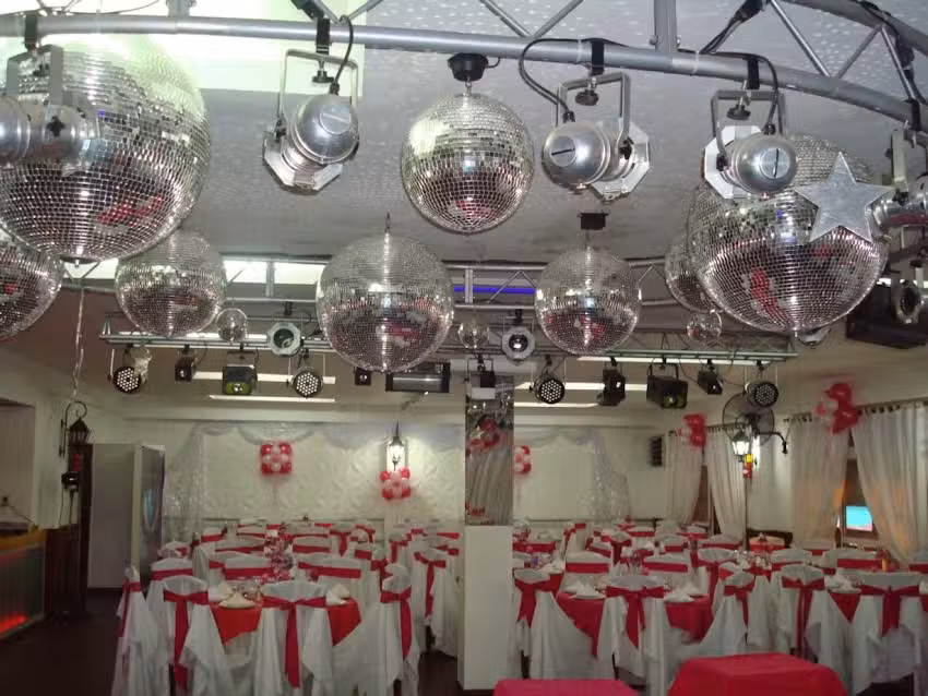 La Farola &ndash; Sal&oacute;n de Fiestas