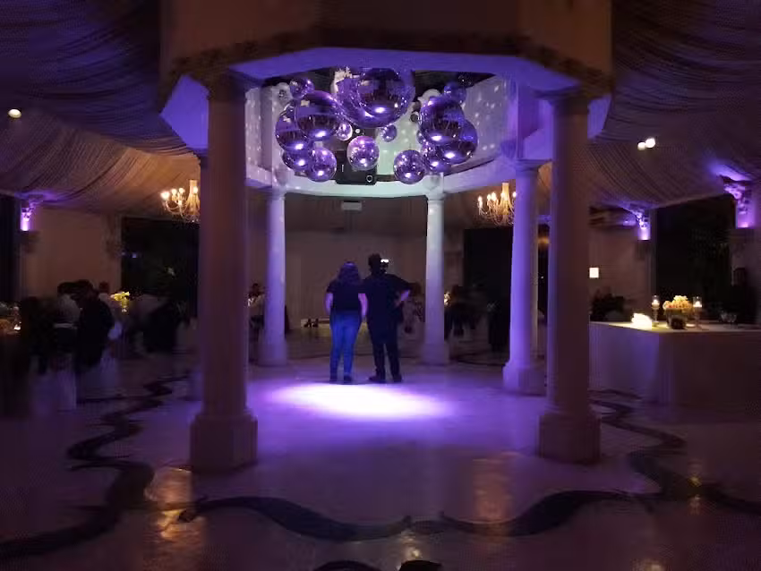 La So&ntilde;ada, Salon Eventos, Estancias