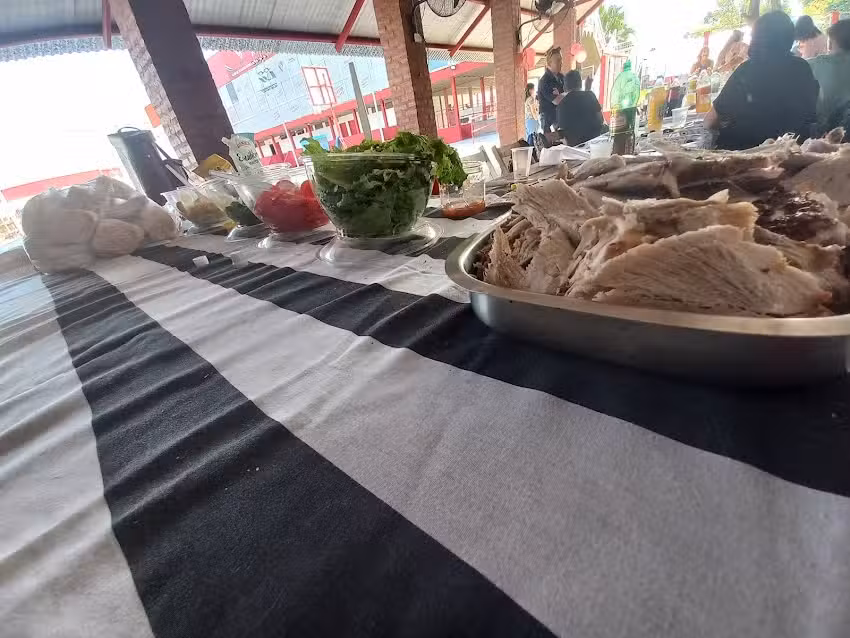 Osvaldo Mencia &ndash; Perniles y Catering