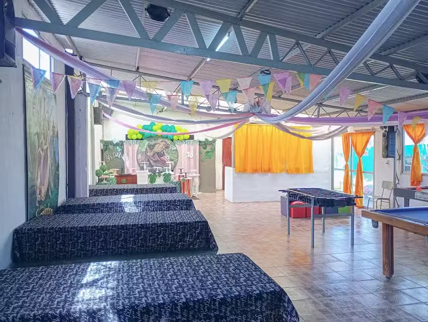 Quinta y Sal&oacute;n de los girasoles