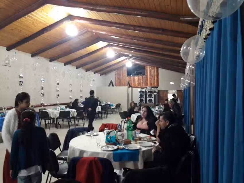 Ruca Hueney &ndash; Sal&oacute;n de Eventos Y Cancha de F&uacute;tbol