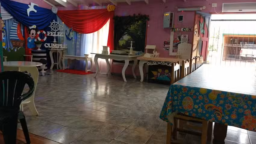 Sal&oacute;n burbujita forte km 8