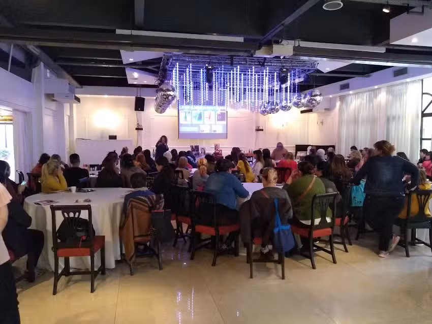 Sal&oacute;n Cerca del Sol