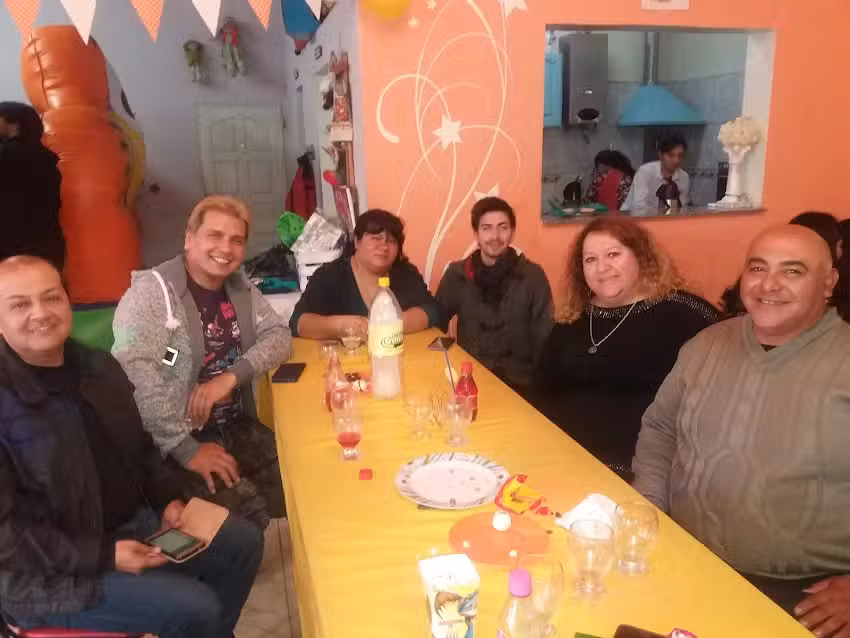 Sal&oacute;n color&iacute;n colorado