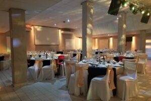 Sal&oacute;n Costa Luj&aacute;n