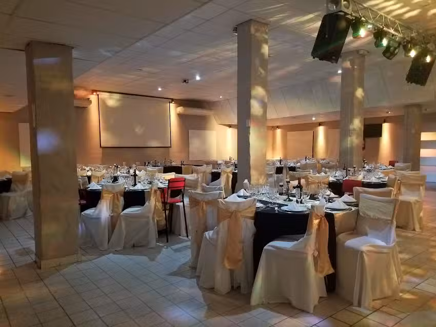 Sal&oacute;n Costa Luj&aacute;n