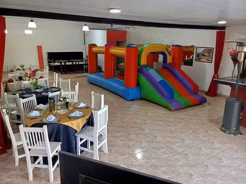 Sal&oacute;n de evento los Jazmines