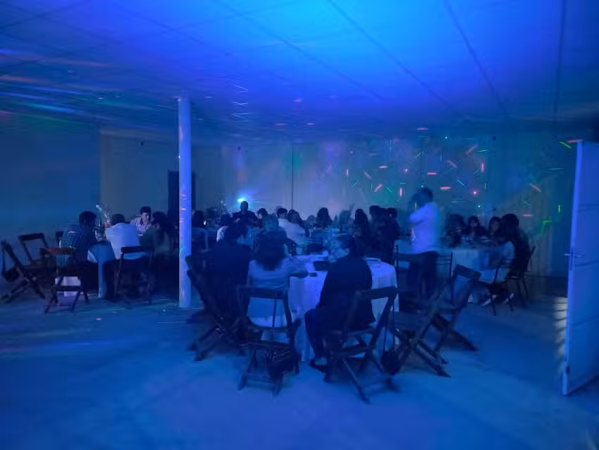 Sal&oacute;n de eventos Alhel&iacute;