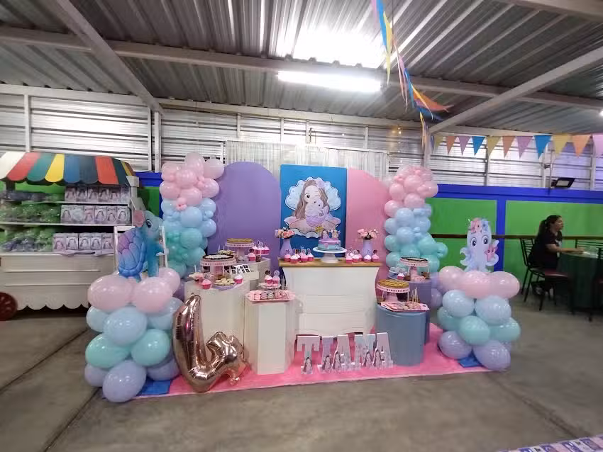 Sal&oacute;n de eventos arco iris