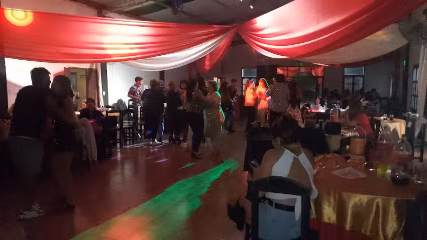 Sal&oacute;n de Eventos &ldquo;El 25&rdquo;