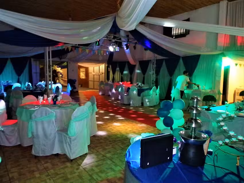 Sal&oacute;n de Eventos &ldquo;La Familia&rdquo;