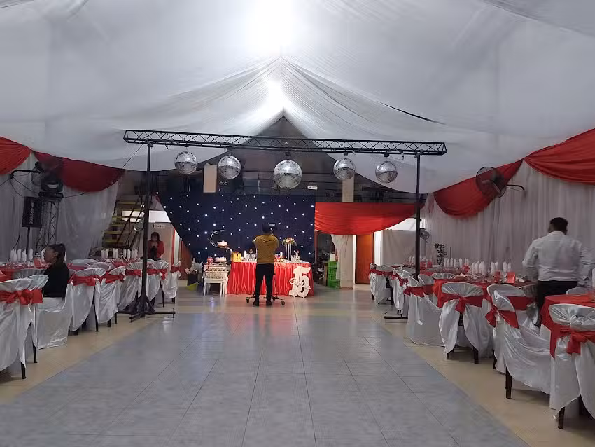 Sal&oacute;n de Eventos Los Nardos