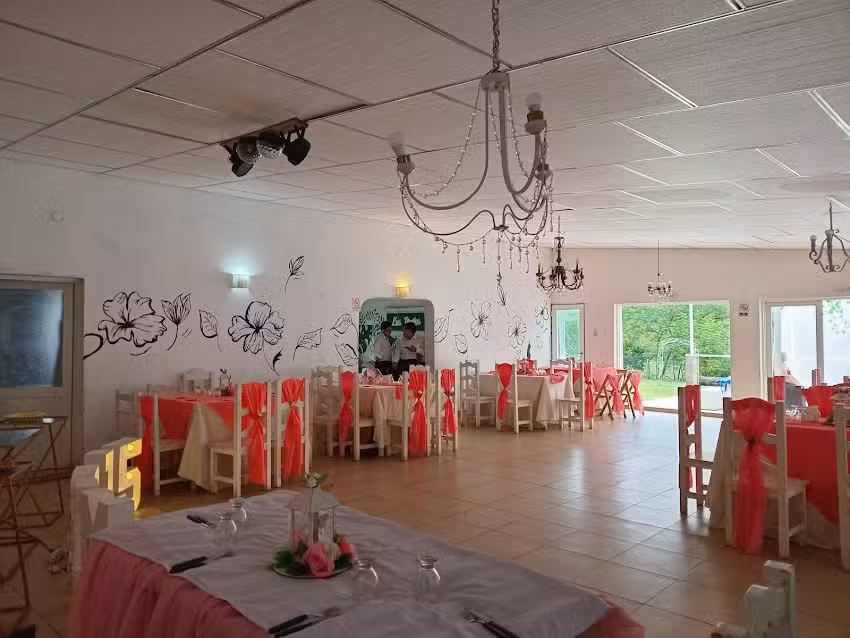 SAL&Oacute;N DE EVENTOS LOS PINITOS