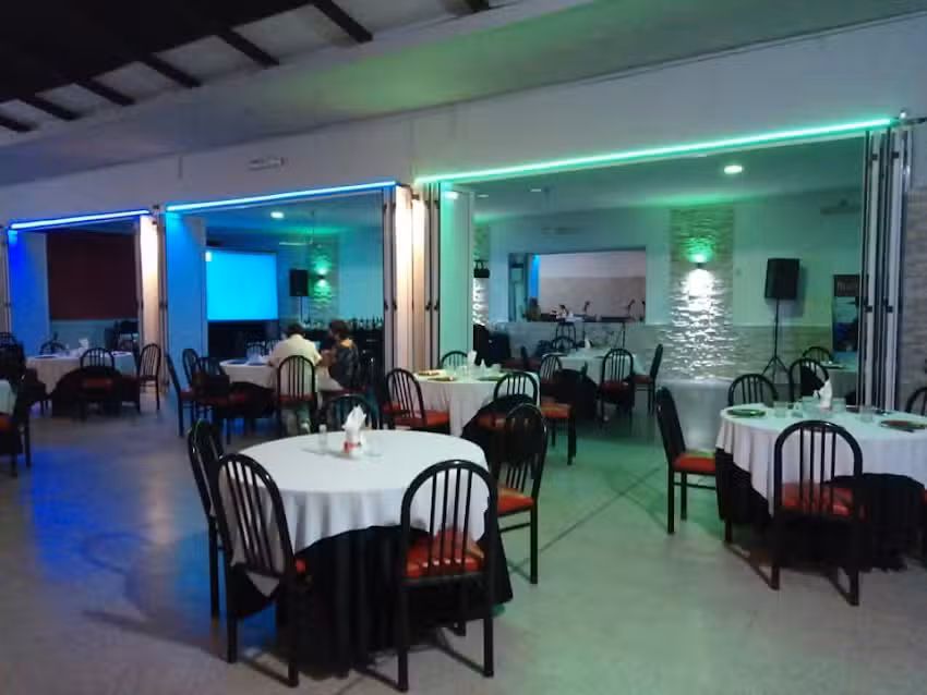 Sal&oacute;n de Fiesta Sociedad de Fomento Balcarce. Alquiler de cancha de baby f&uacute;tbol y f&uacute;tbol 11. Club de Boxeo.