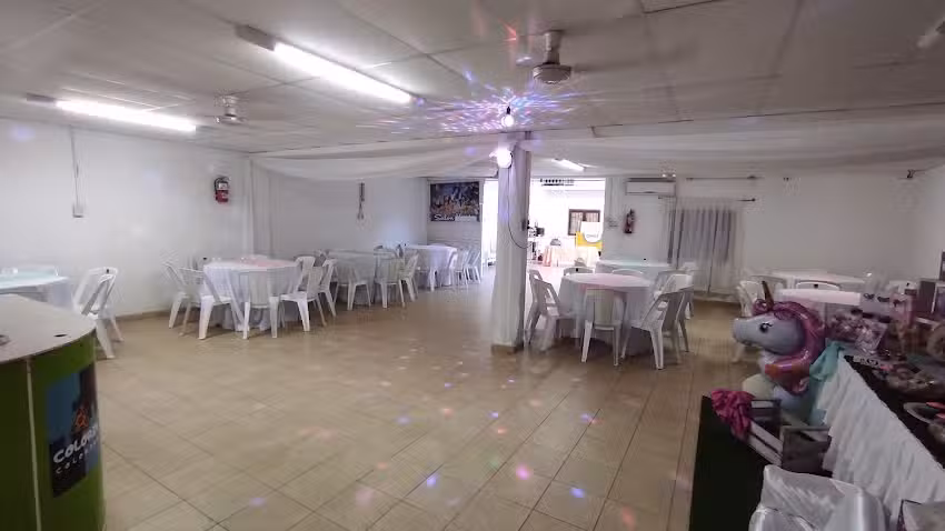 Sal&oacute;n de fiestas Color&iacute;n colorado