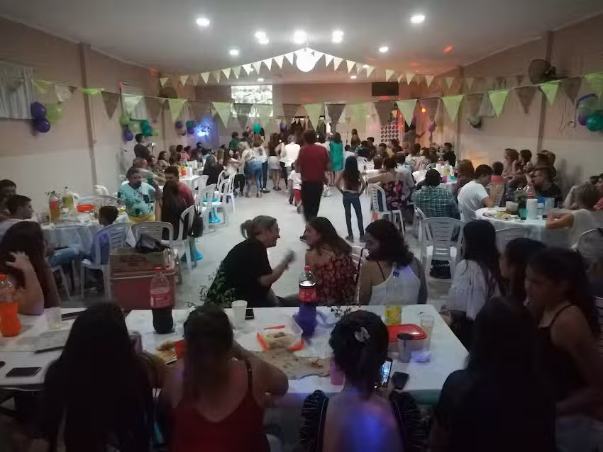 Sal&oacute;n de fiestas del Barrio Las Violetas