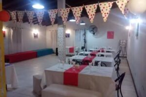 Sal&oacute;n de fiestas entre princesas y pr&iacute;ncipes