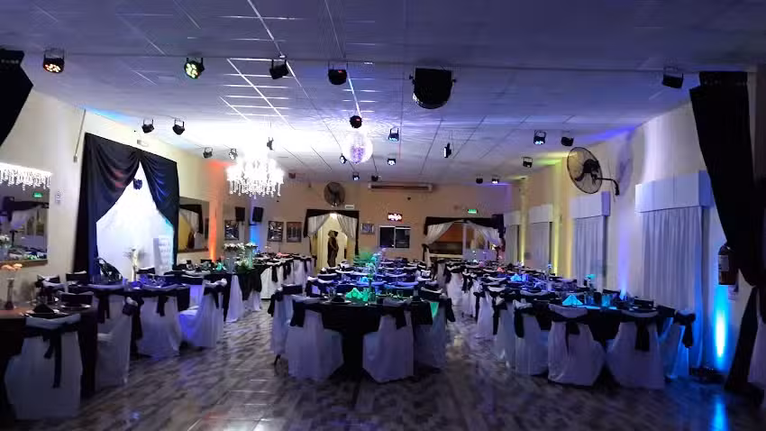 Sal&oacute;n De Fiestas La Quinta de los Tres Hermanos.