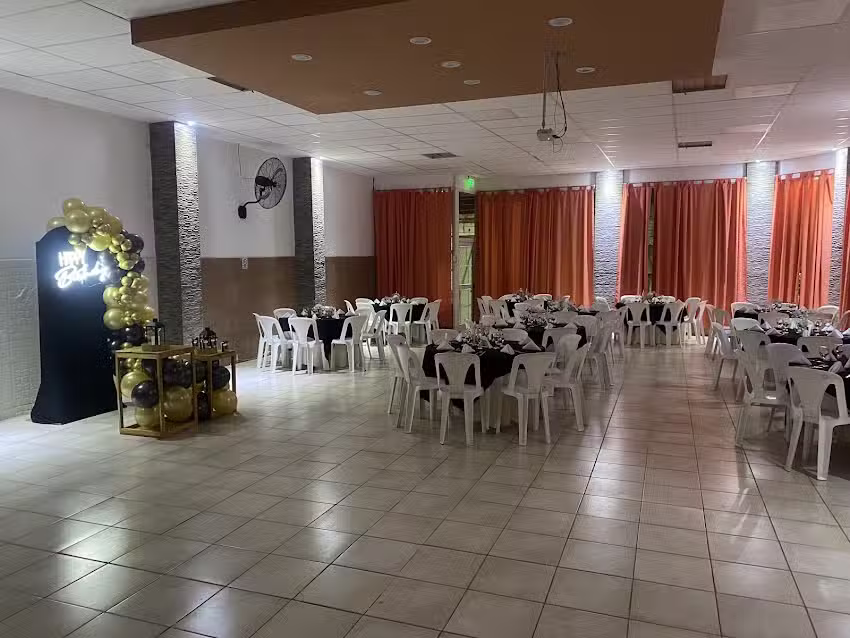 Salon Estaci&oacute;n 28