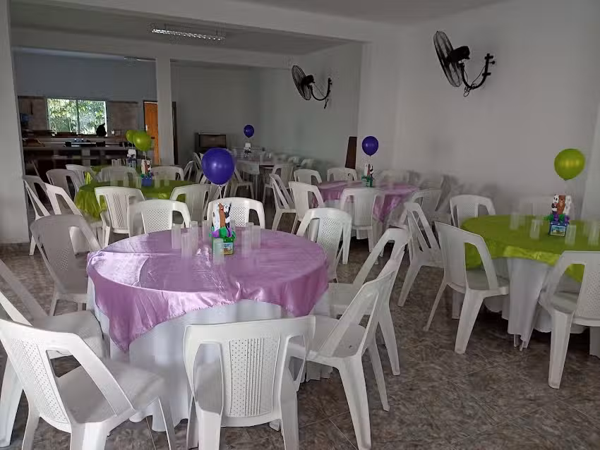 Sal&oacute;n Las Claritas