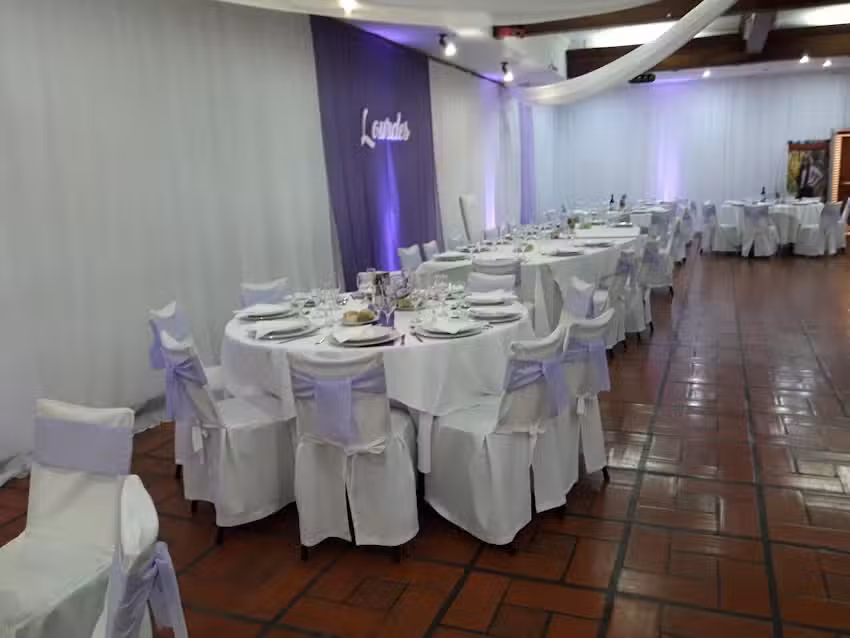 Salon los Acantilados