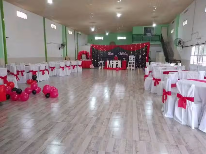 Sal&oacute;n los pinos