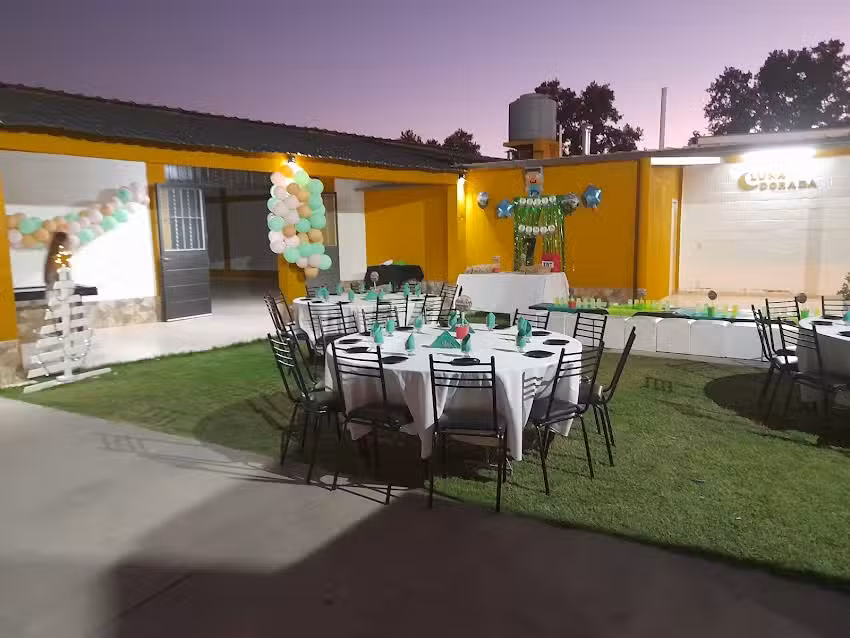 Sal&oacute;n Luna Dorada