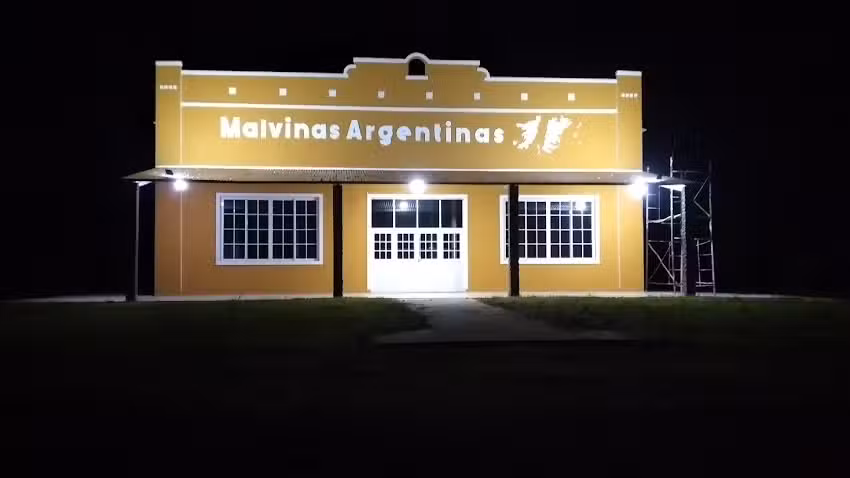 Sal&oacute;n Malvinas Argentinas (El Resorte)