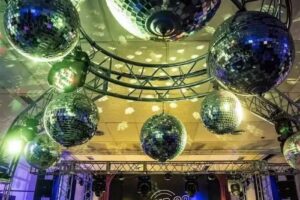 Sal&oacute;n Multiespacio Club 90