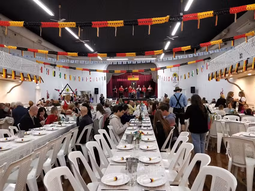 Sal&oacute;n Social Club Sarmiento