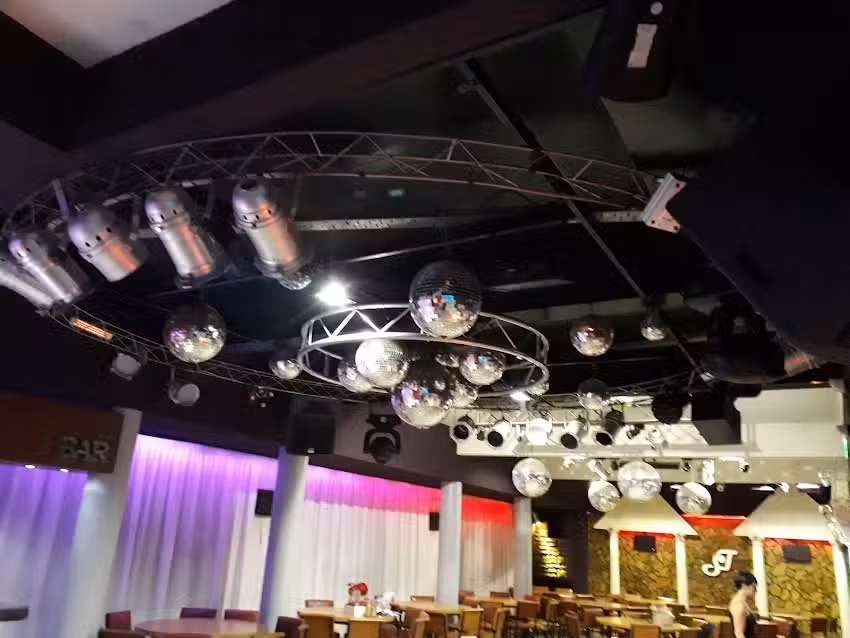 Sal&oacute;n Tom&aacute;s