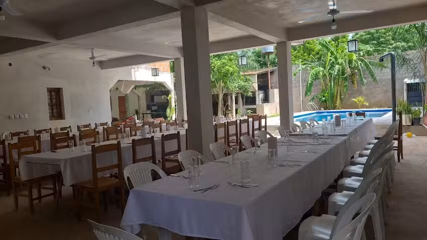 Sal&oacute;n y Pileta Divar