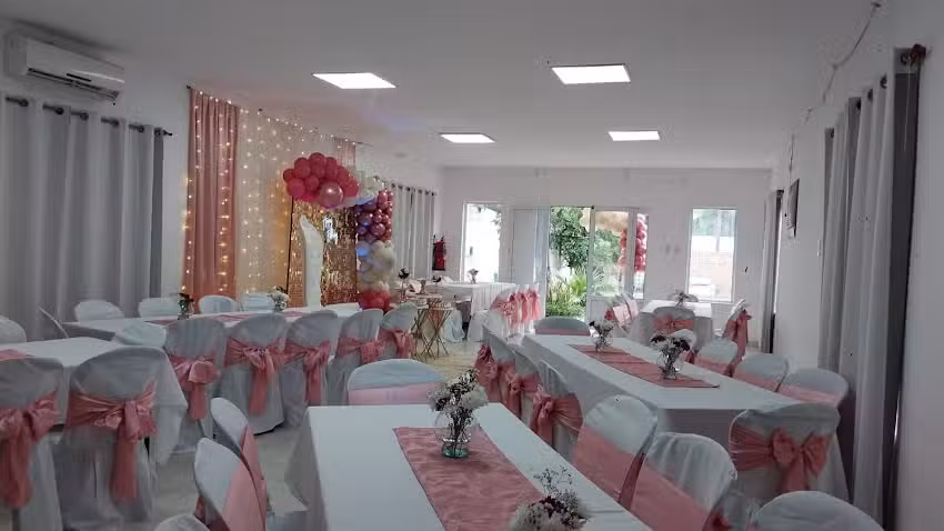 Sal&oacute;n y pileta&rdquo; Guillermina&rdquo;